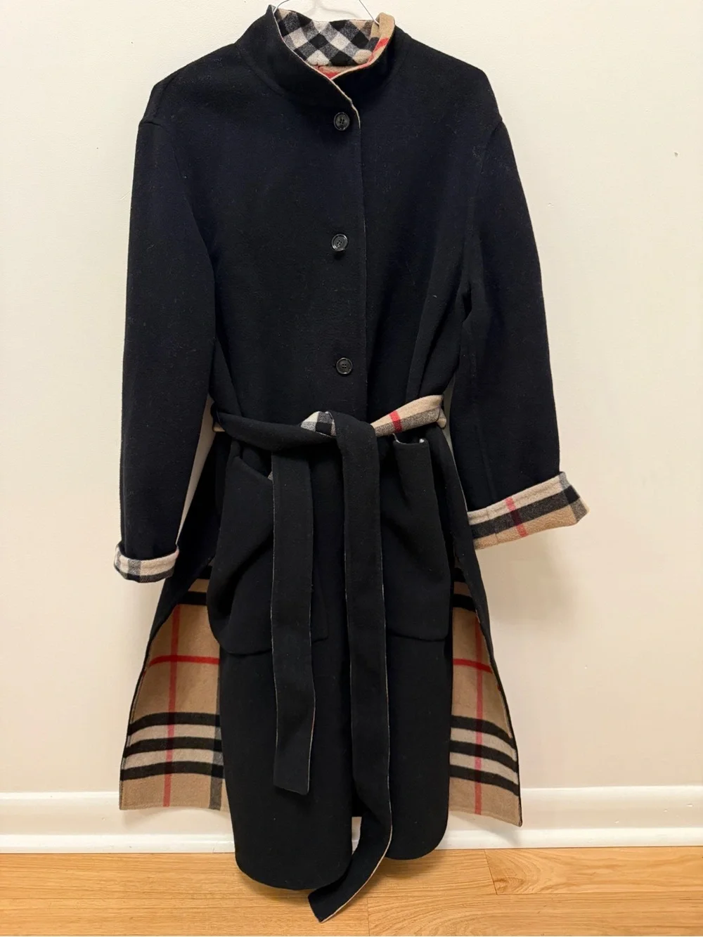 Burberry Black Trench Coat with Signature Beige Plaid Lining - Picture 2 of 5